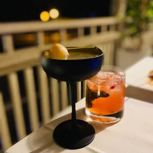 a drink and a slice of lemon on a table