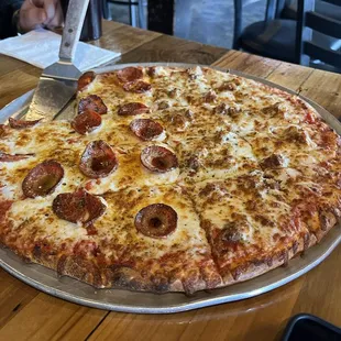 Large pizza, half pepperoni and half sausage