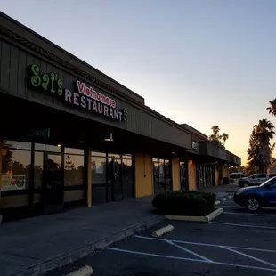 the outside of the restaurant