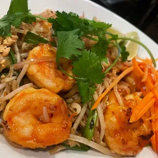 Pad Thai Noodles w shrimp
