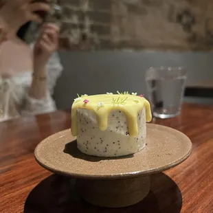 Lemon poppyseed cake