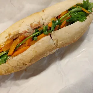 Combination bahn mi (sandwich)