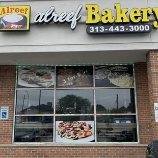 the front of a bakery