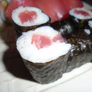 Tekka (tuna) roll, close-up.