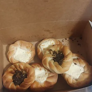 Cheese and Zatar Maneesh