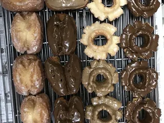D & H Donuts & Sandwiches