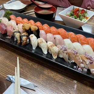 33 pcs sushi