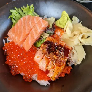 Salmon oyakodon