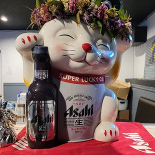 Dinner @Sakana Grill this eve 6/6/2022. We both enjoyed dining in here 4 tonight. Cool Lucky Cat pictured here, w/some Beer &amp; A Haku, Cute!