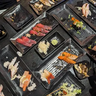 a table full of sushi