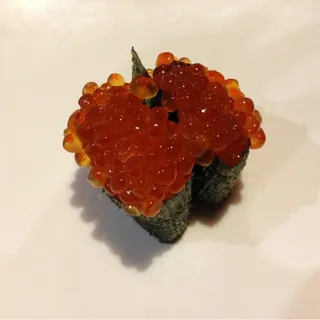 SALMON EGG SUSHI(IKURA)