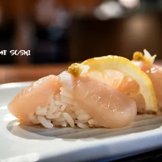 JUMBO SCALLOP SUSHI