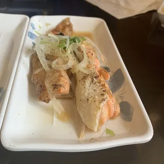 GRILLED SALMON BELLY (TORO)