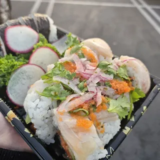 YELLOWTAIL ROLL
