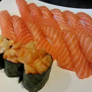 SALMON SUSHI
