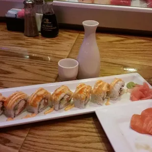 Downtown roll &amp; Salmon Sashimi