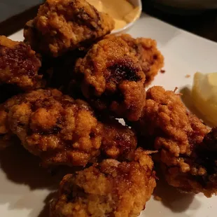 food, chicken wings and fried chicken
