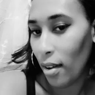 Yasmin R.