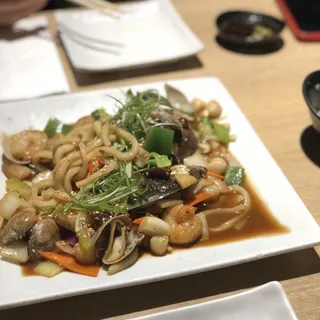 4. Seafood Yaki Noodle