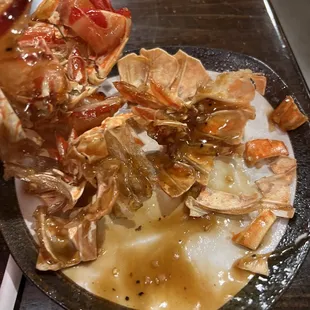 That's what my lobster was serve on and had pieces of the tail mixed in with the lobster.