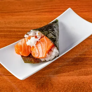 Salmon Hand roll