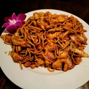 a plate of noodles with meat and vegetables