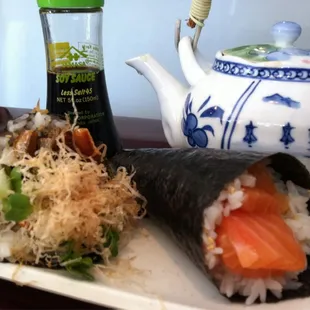Salmon Hand Roll