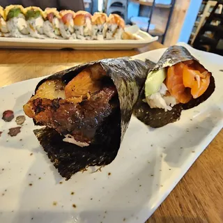 Salmon Hand Roll
