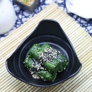Goma Ae-Spinach salad with black sesame dressing