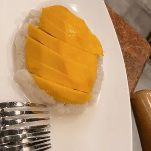Fresh mango with sweet sticky rice - Delicious