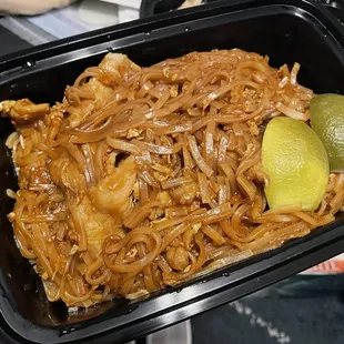 Pad Thai, no peanut, no green onion.