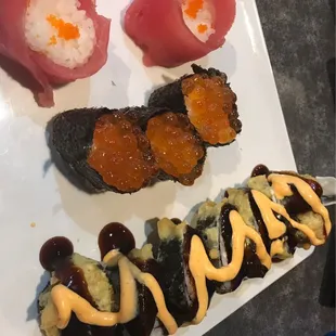 Tuna rose, salmon roe, Hawaii Roll