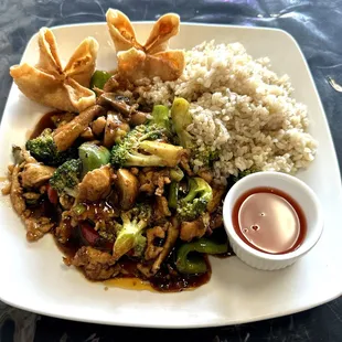 Hunan Chicken with Brown Rice Lunch - Mmm!