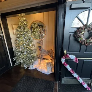 Entrance Christmas decor