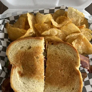 Sak's Sports Bar