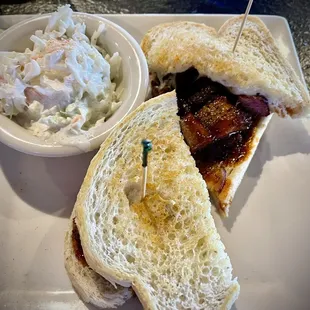 Burnt Ends "Sandwich".  Next time, maybe give me a portion larger than fits on Wonder Bread.