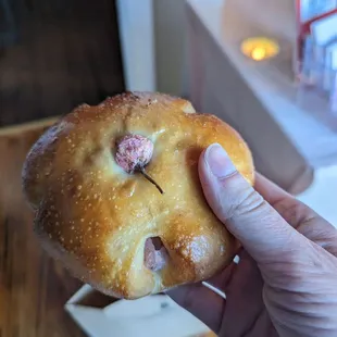 Cherry blossom an pan