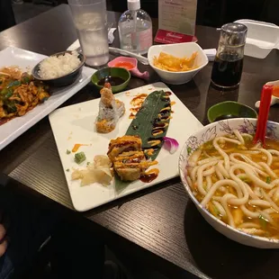 Chow mien, Udon soup, Mexico roll, Golden California roll