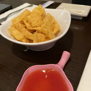 Crispy noodles with sweet &amp; sour sauce