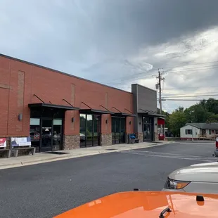 the outside of a restaurant