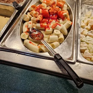 All banana and maybe a 1/2 cup of strawberry filler. Mostly bananas tho