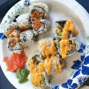 Spicy tuna and super super roll