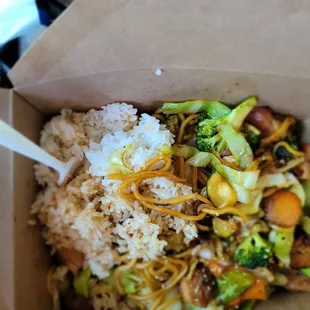 Alot of yummy chicken yakisoba