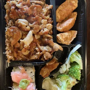 23. Chicken Deluxe Bento