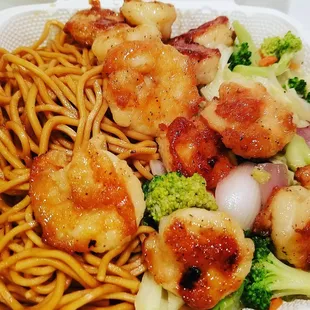 No. 14 Hibachi Jumbo Shrimp w/ Noodles (instead of Rice)!! #GootEats