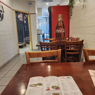 Small space with 4 tables