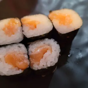 Salmon roll