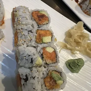 Kamikwazi roll (half spicy tuna &amp; salmon with avocado)