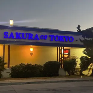 Location front entrance.