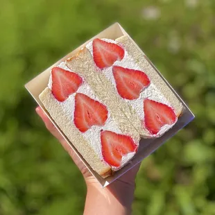 strawberry sando (10/2024)
